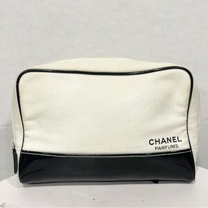 CHANEL‎ Fabric Makeup Bag Off White Black Top Zipper Logo on Exterior & Interior